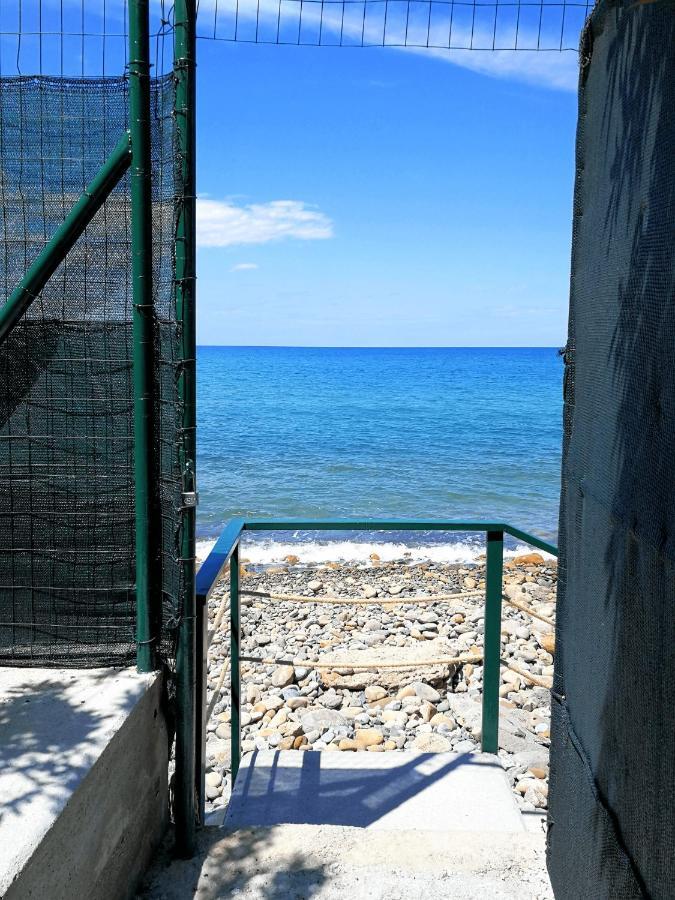 Villa La Plaja Чефалу Екстериор снимка